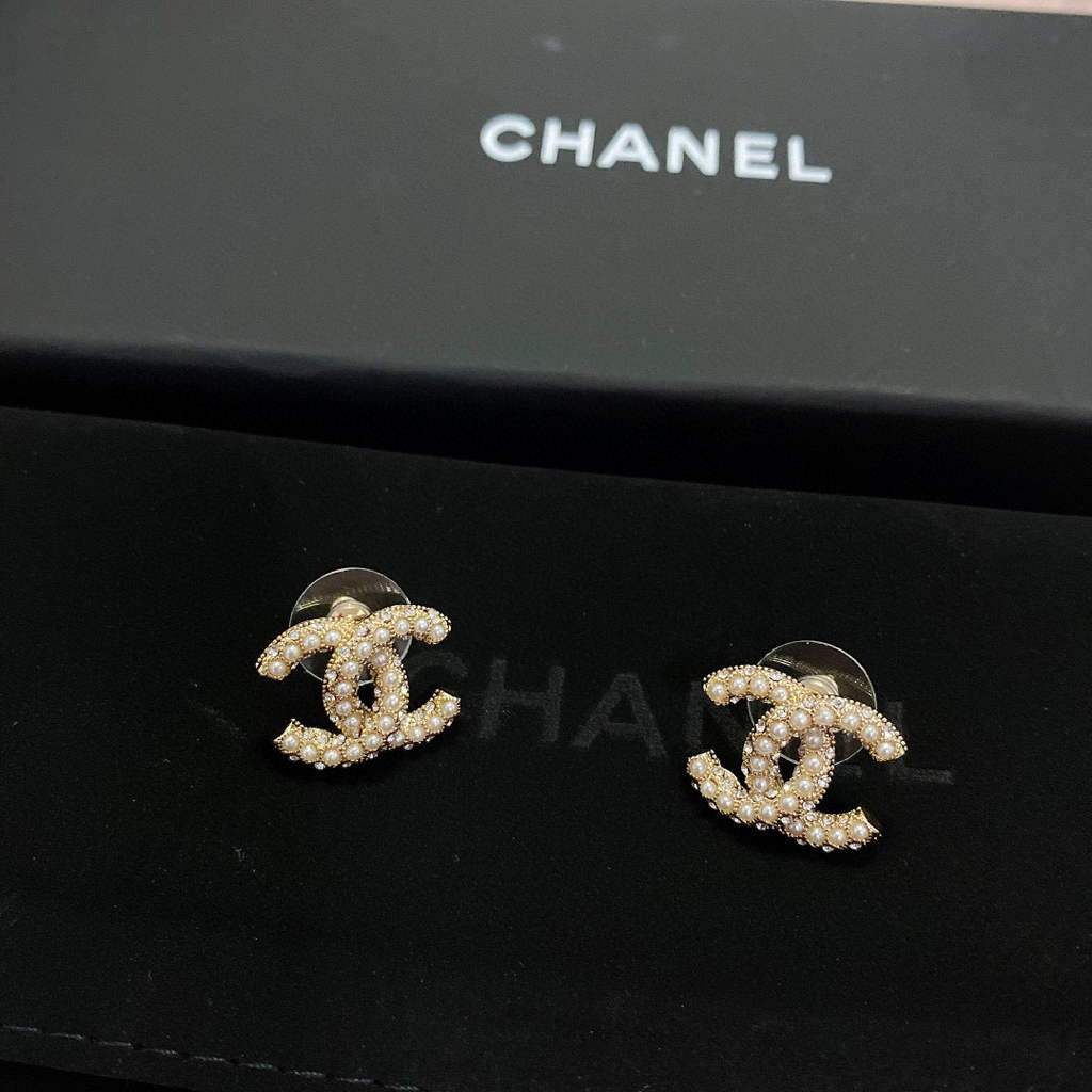 chanel earrings signature