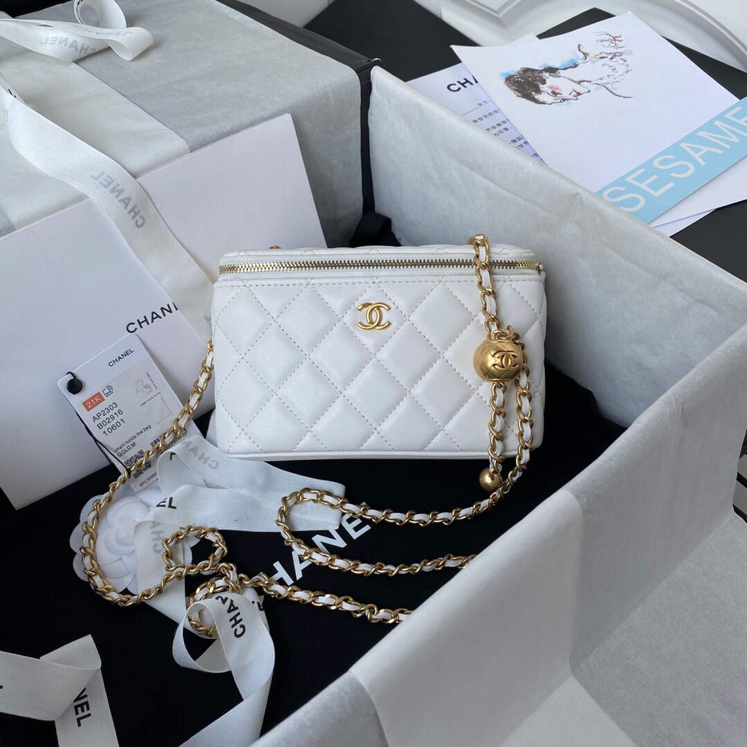 white chanel clutch