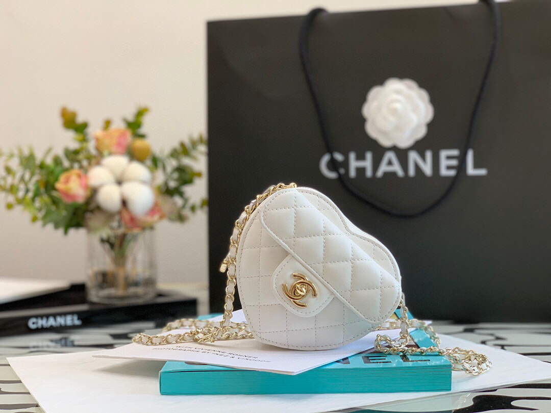 Wholesale replica highest quality luxury handbags, clothing, shoes, jewelry, etc. in cheaper price! Up to 70% discount now. Quality Guarantee!