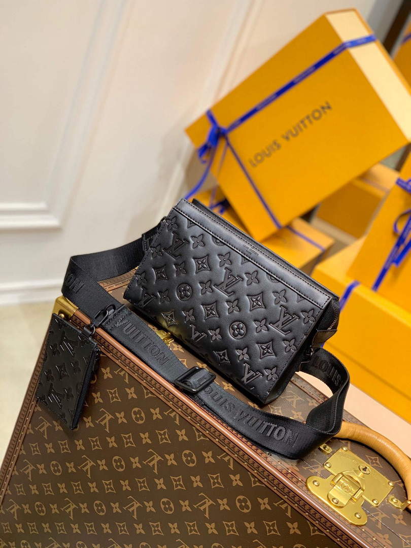 Túi Nam Louis Vuitton Gaston Wearable Wallet 'Black' M81115 – LUXITY