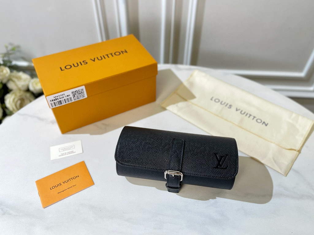 Shop Louis Vuitton TAIGA 3 watch case (M32719) by nordsud