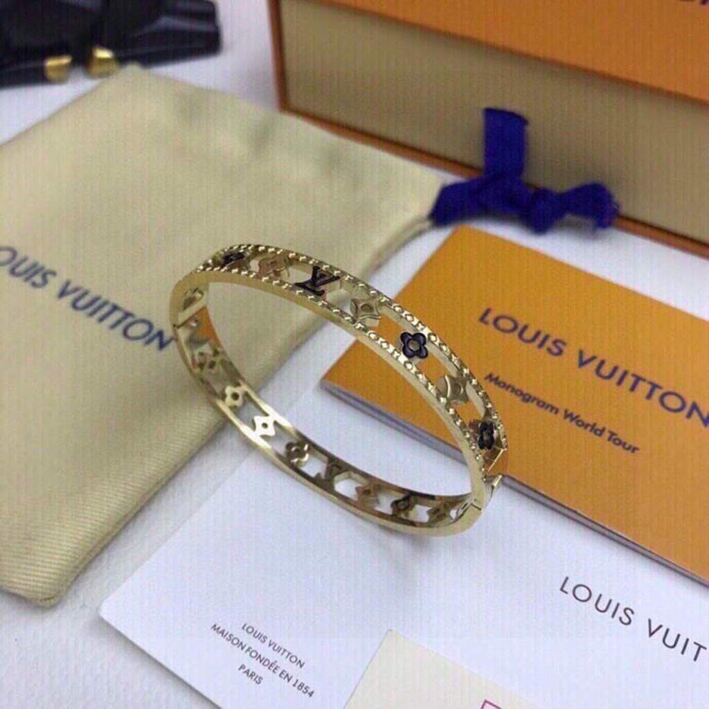 Louis Vuitton LV Bracelet 916 Hallmark DURGA JEWELLERS BANGA (NAWANSHAHR…