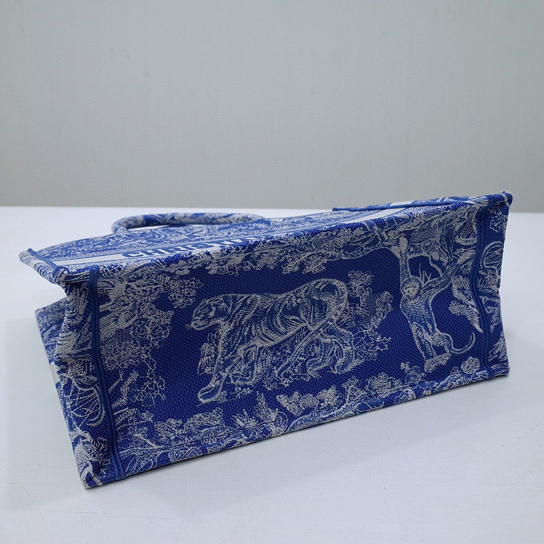 dior-m1296-book-tote-medium-neon-blue-toile-de-jouy-reverse-embroidery-09-luxibags.ru