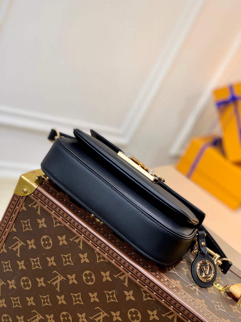 Louis Vuitton LV Swing bag new Black Leather ref.491915 - Joli Closet