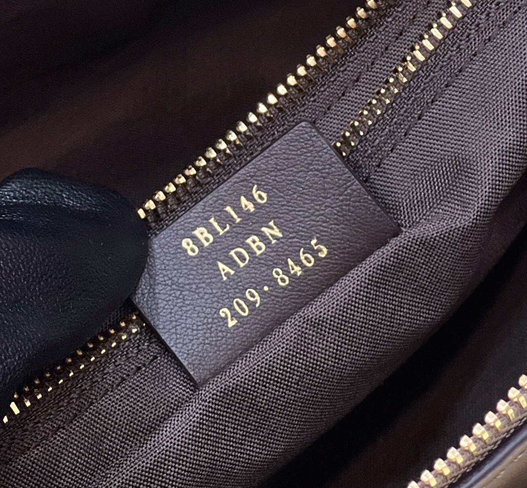 fendi-8bl146-by-the-way-medium-leather-boston-bag-062-luxibags.ru