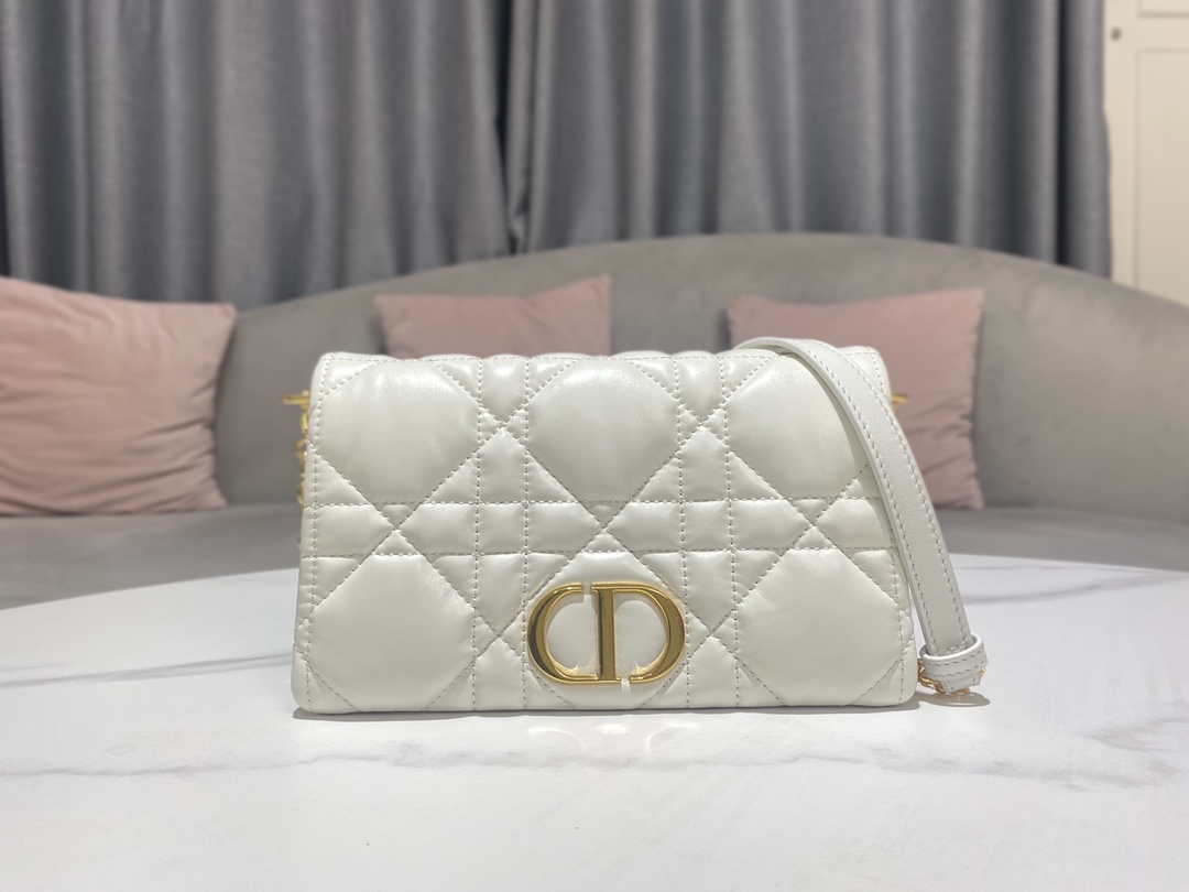 dior-caro-macrocannage-pouch-latte-quilted-macrocannage-calfskin-001-luxibags.ru