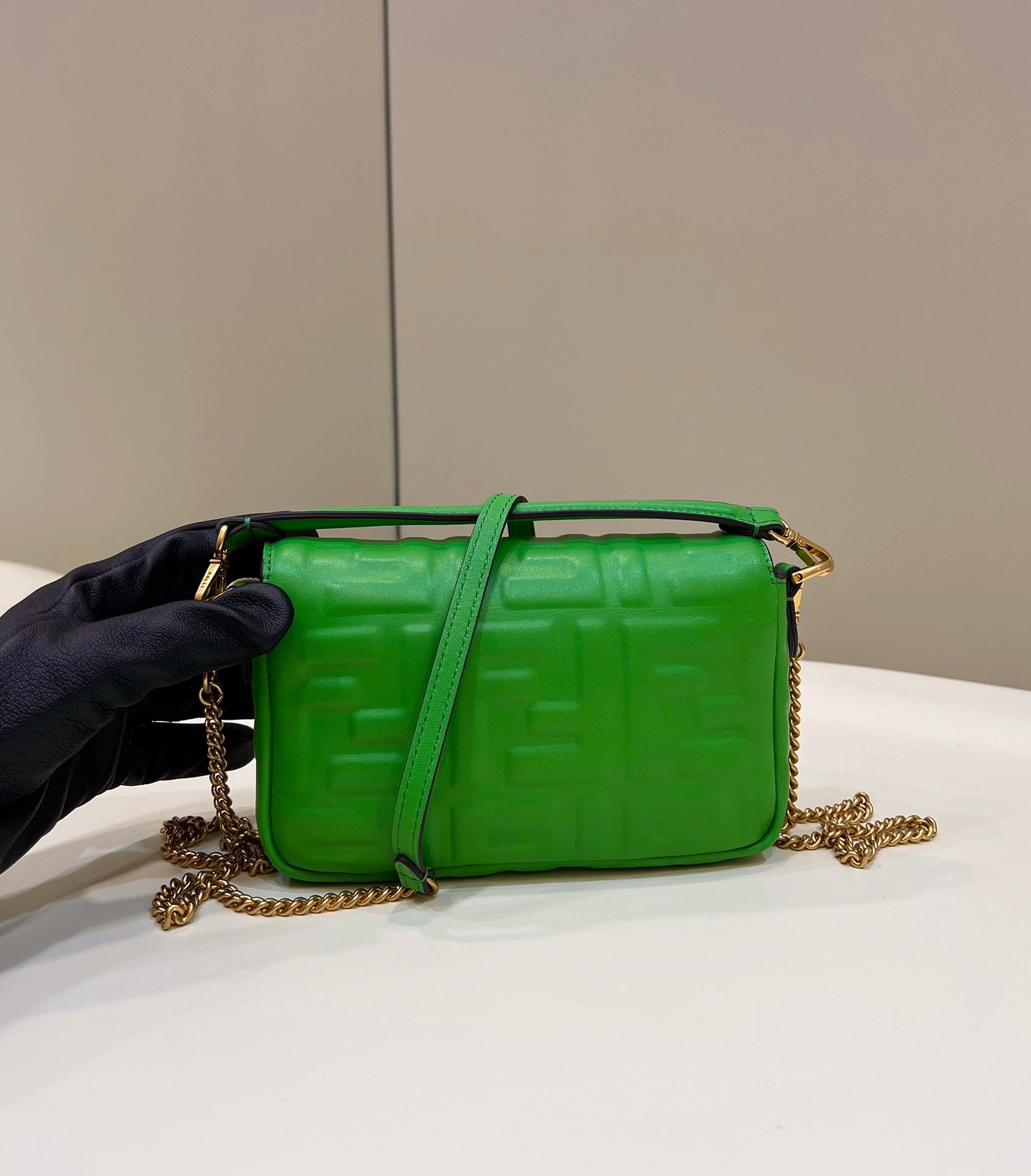fendi-8bs017-baguette-mini-green-leather-0135-bag-002-luxibags.ru