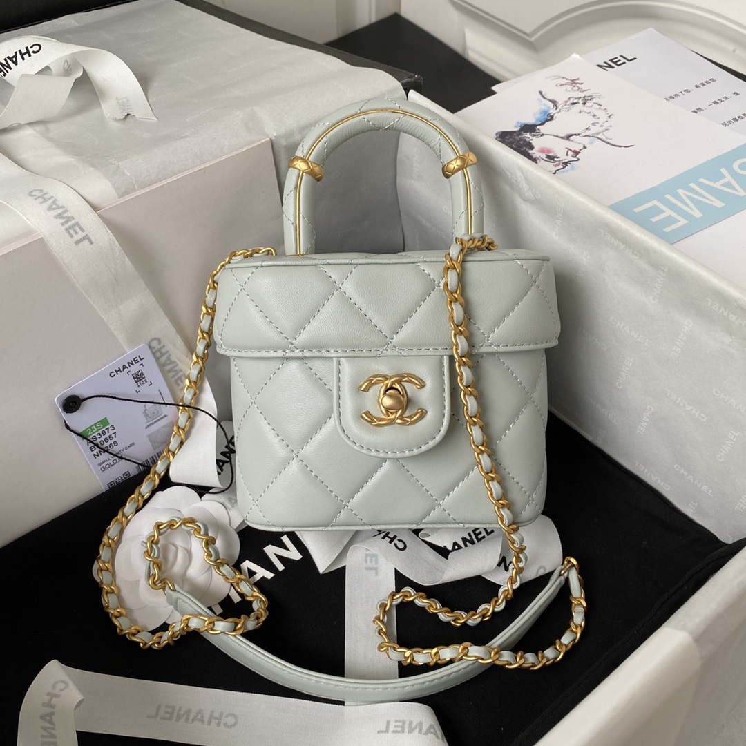 chanel-as3973-small-vanity-case-lambskin-bag-with-top-handle-light-blue-gold-001-luxibags.ru