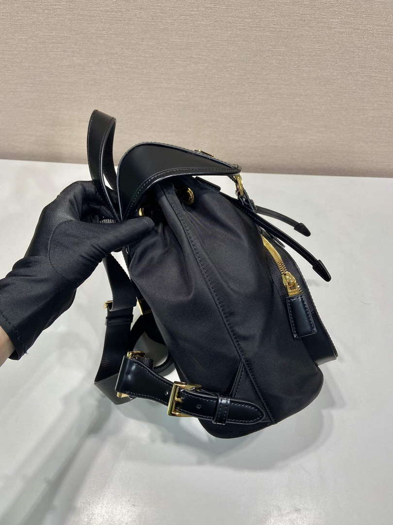 prada-1bz074-re-nylon-and-brushed-leather-backpack-black-5-luxibags.ru