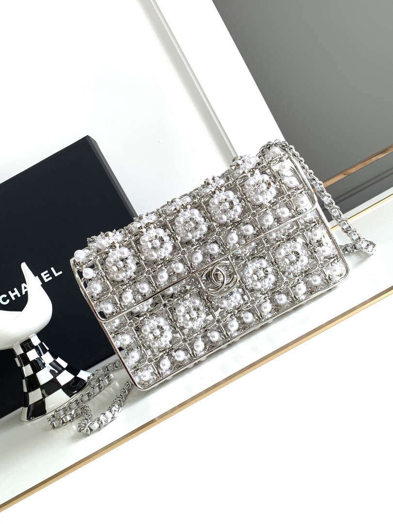 chanel-a90091-limited-edition-pearl-metal-cf-evening-flap-bag-silver-metal-001-luxibags.ru