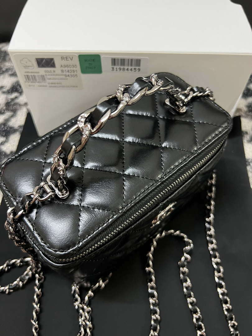 chanel-ap3593-shiny-crumpled-calfskin-strass-ruthenium-finish-metal-black-02-luxibags.ru