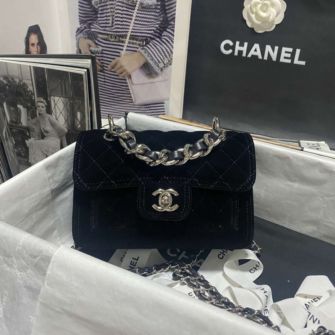 chanel-as4051-flap-bag-velvet-silver-metal-black-001-luxibags.ru