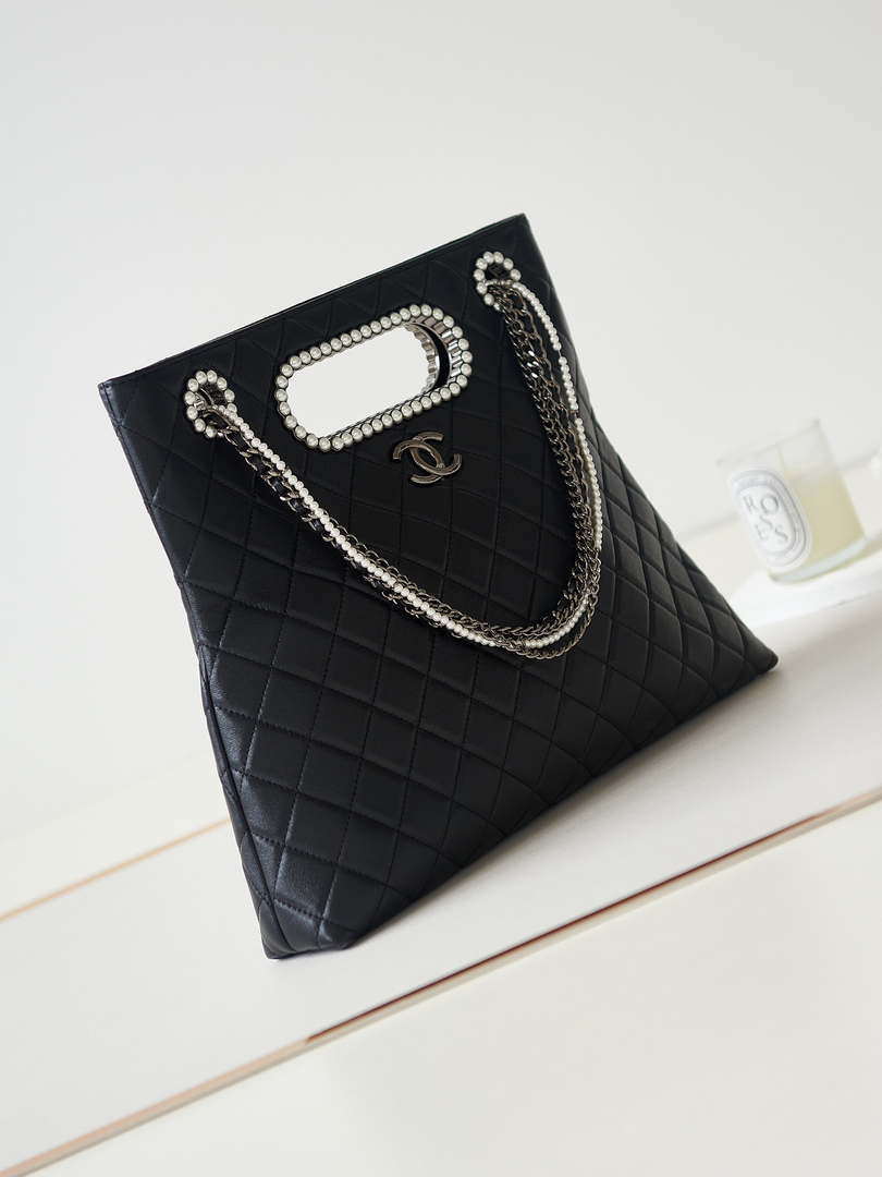 chanel-as4222-shopping-bag-aged-shiny-lambskin-crystal-pearls-black-metal-black-003-luxibags.ru