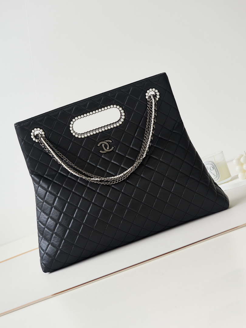 chanel-as4223-large-shopping-bag-aged-shiny-lambskin-crystal-pearls-black-metal-black-001-luxibags.ru