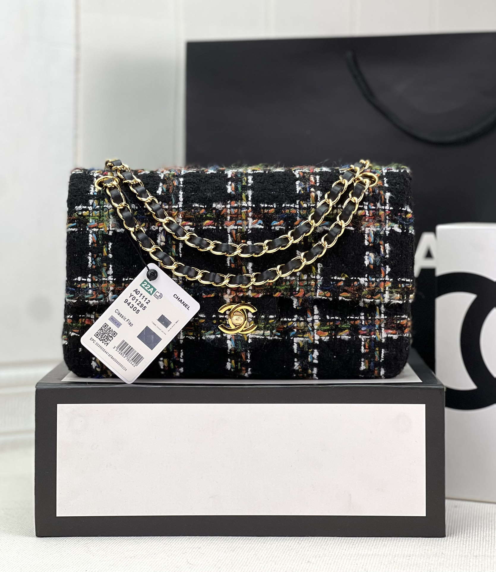 chanel-a01112-flap-classic-handbag-woolen-gold-tone-metal-black-001-luxibags.ru