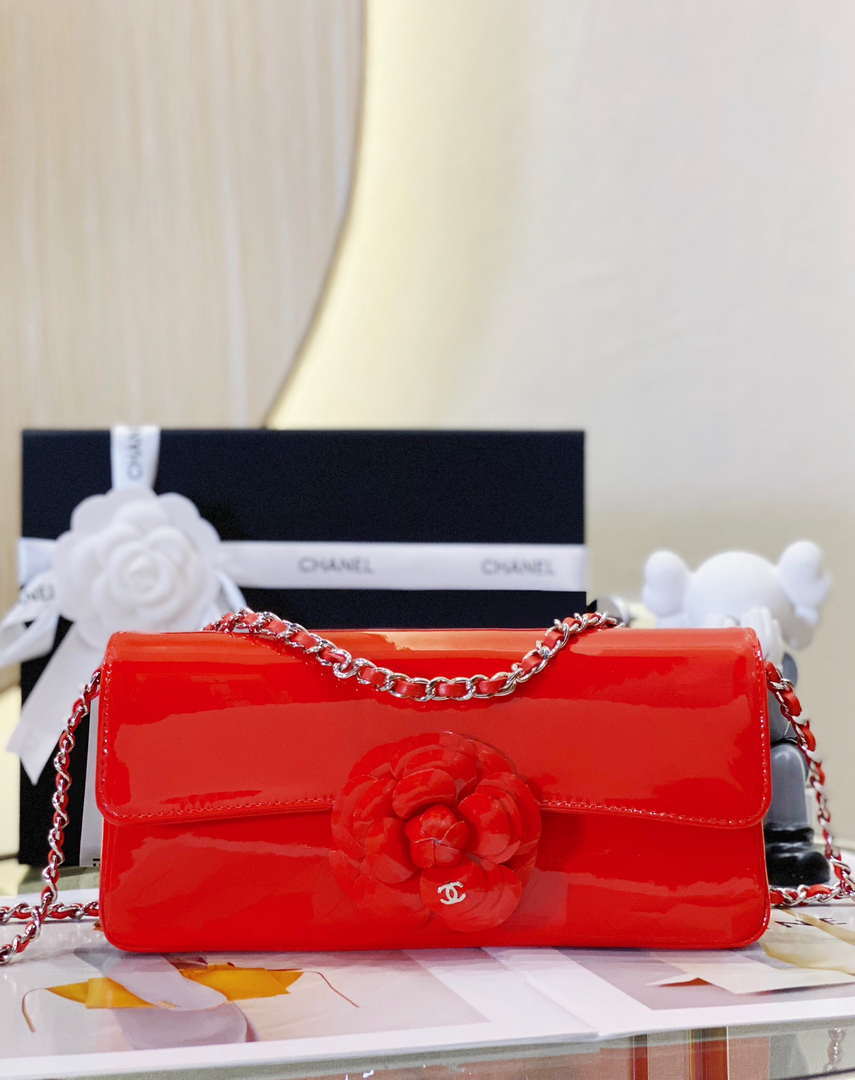 chanel-as4498-clutch-flap-bag-patent-calfskin-gold-metal-red-001-luxibags.ru