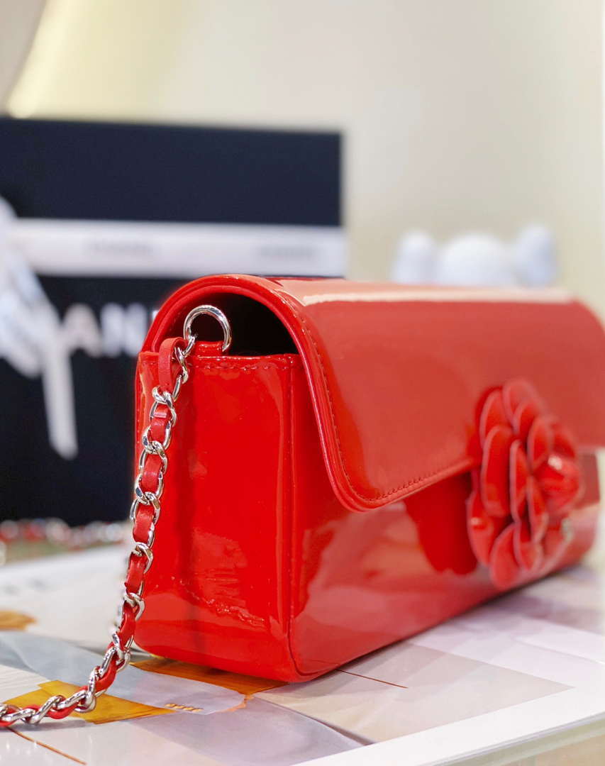 chanel-as4498-clutch-flap-bag-patent-calfskin-gold-metal-red-005-luxibags.ru