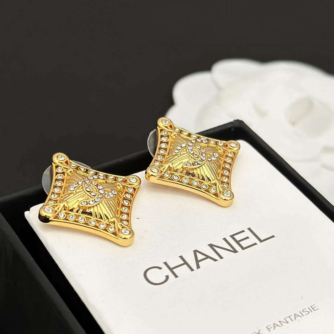 chanel-earring-fashion-jewelry-cc31840-2-luxibags.ru