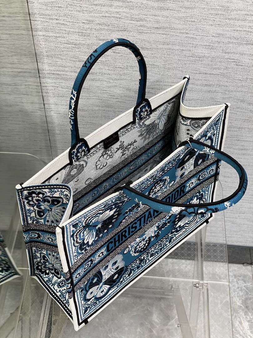 dior-m1286-large-book-tote-blue-and-white-butterfly-bandana-embroidery-008-luxibags.ru