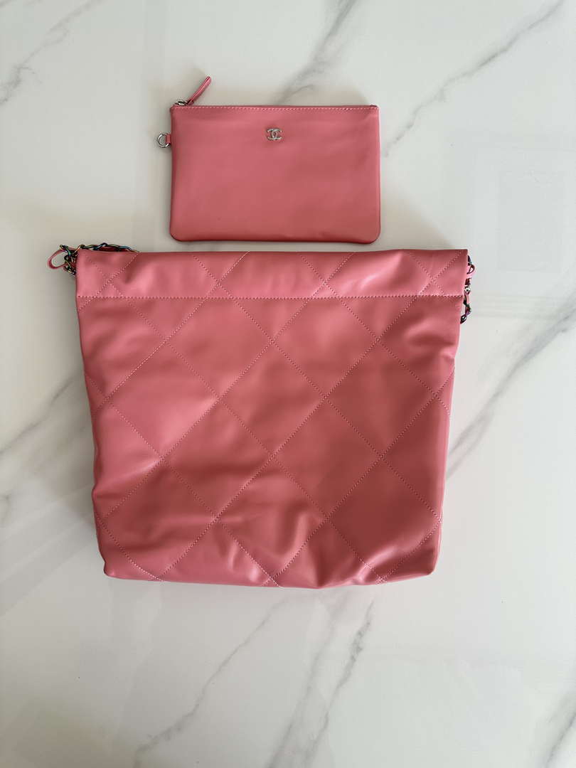 chanel-22-as3260-small-handbag-shiny-calfskin-pink-symphony-hardware-002-luxibags.ru