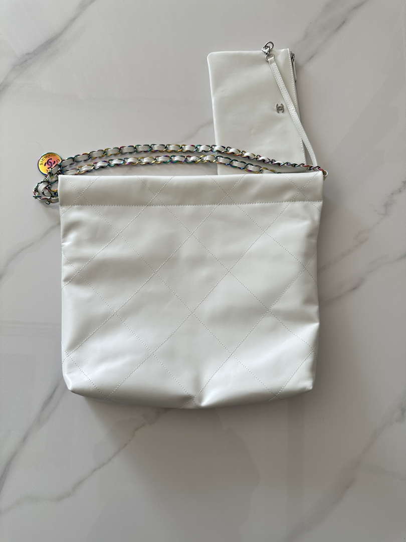 chanel-22-as3260-small-handbag-shiny-calfskin-white-symphony-hardware-002-luxibags.ru