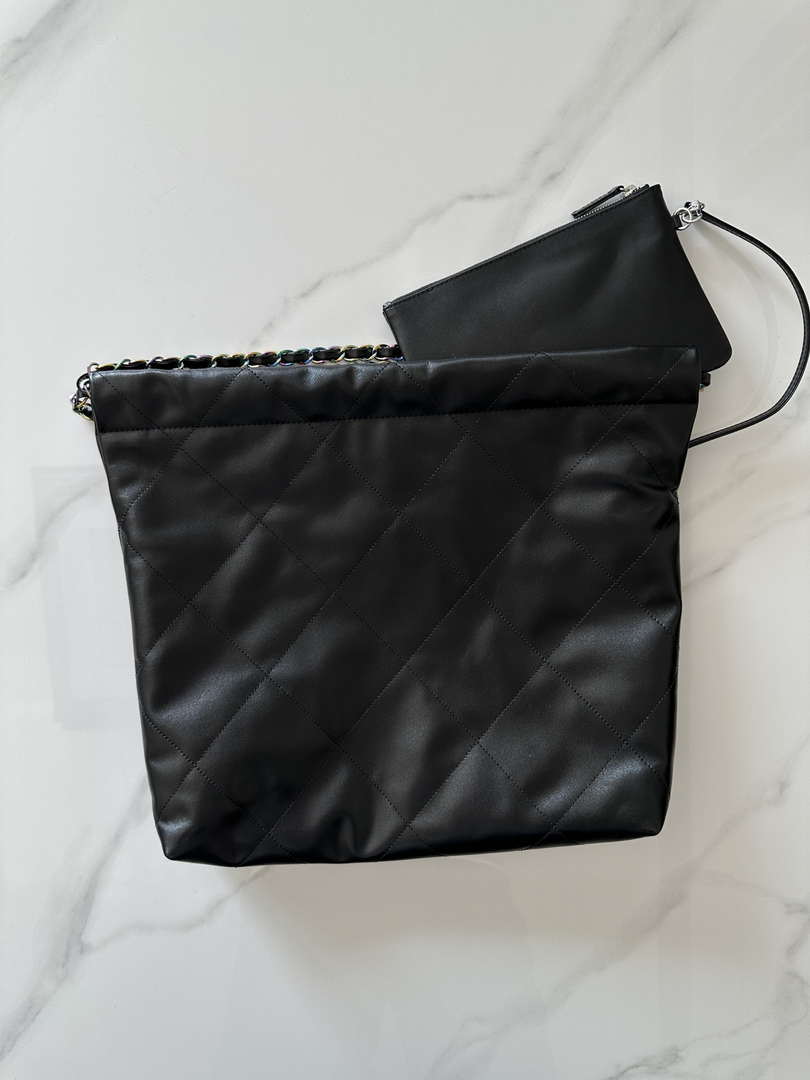 chanel-22-handbag-shiny-black-calfskin-as3261-with-symphony-hardware-002-luxibags.ru