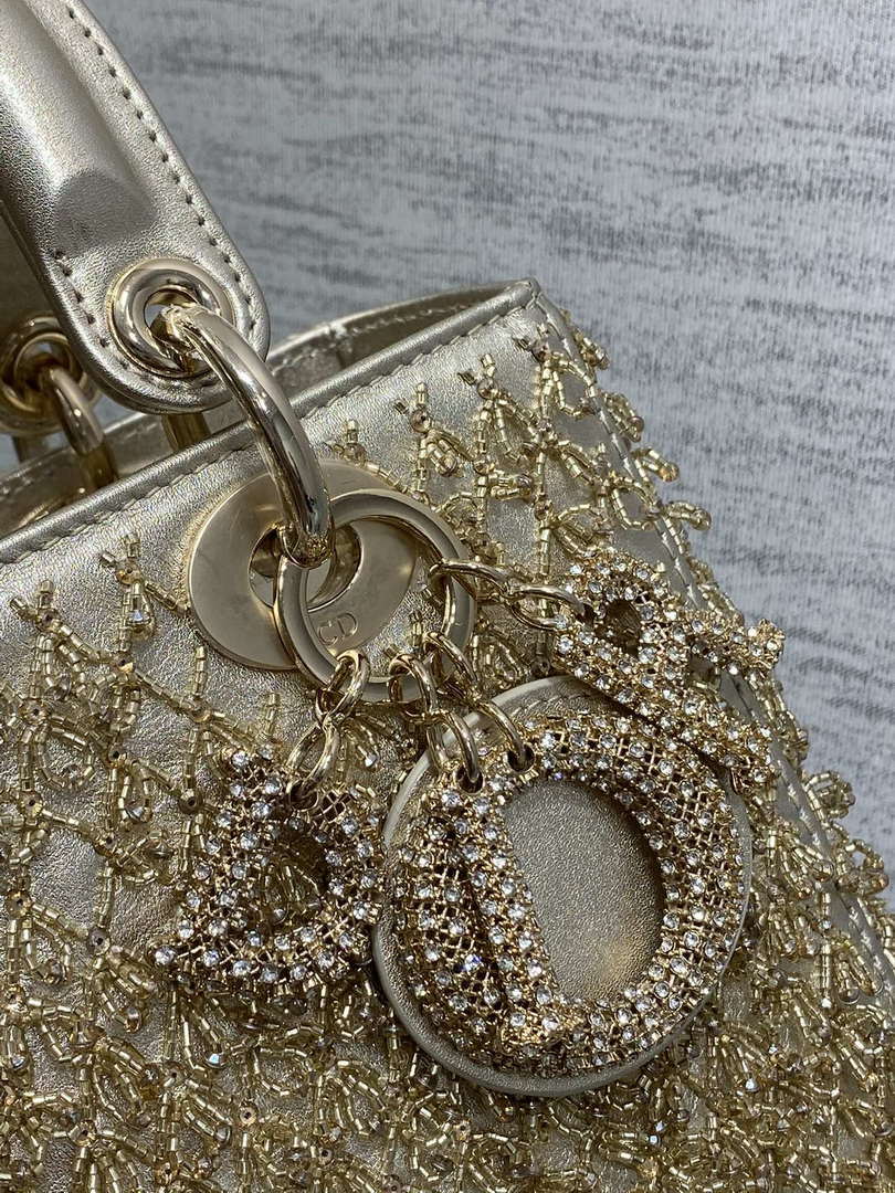 dior-m0565-medium-lady-d-life-bag-beaded-crystal-pendant-embroidered-gold-003-luxibags.ru