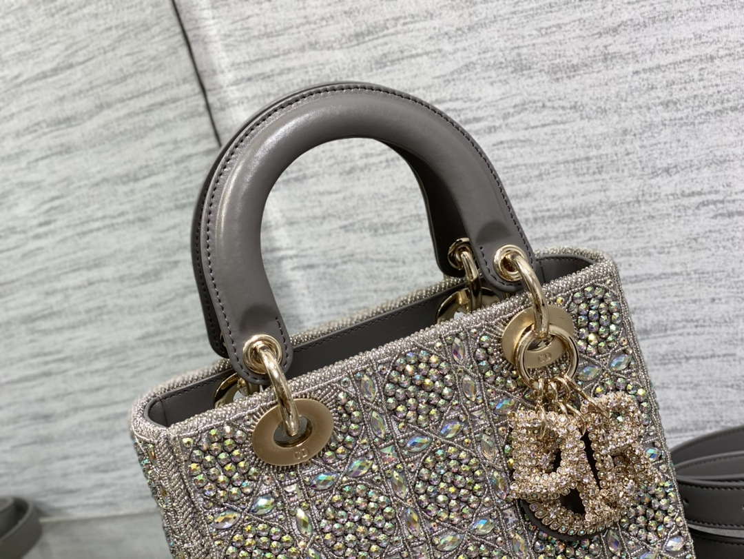 dior-small-lady-bag-lambskin-m0538-limited-edition-heavy-industry-beads-gray-001-luxibags.ru