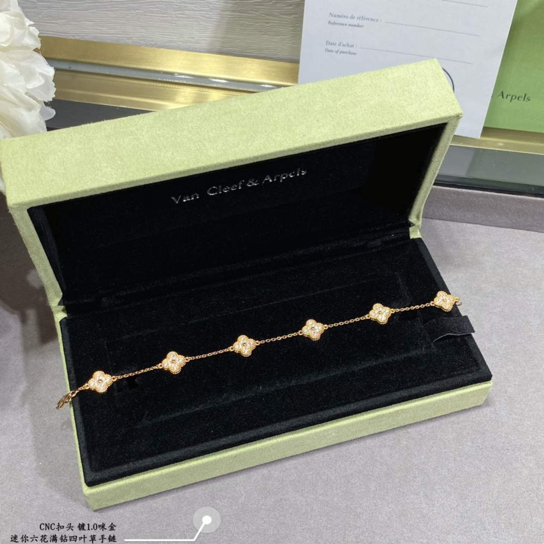 van-cleef-arpels-vintage-alhambra-bracelet-6-four-leaf-lucky-totems-vcaro85700-rose-gold-3-luxibags.ru