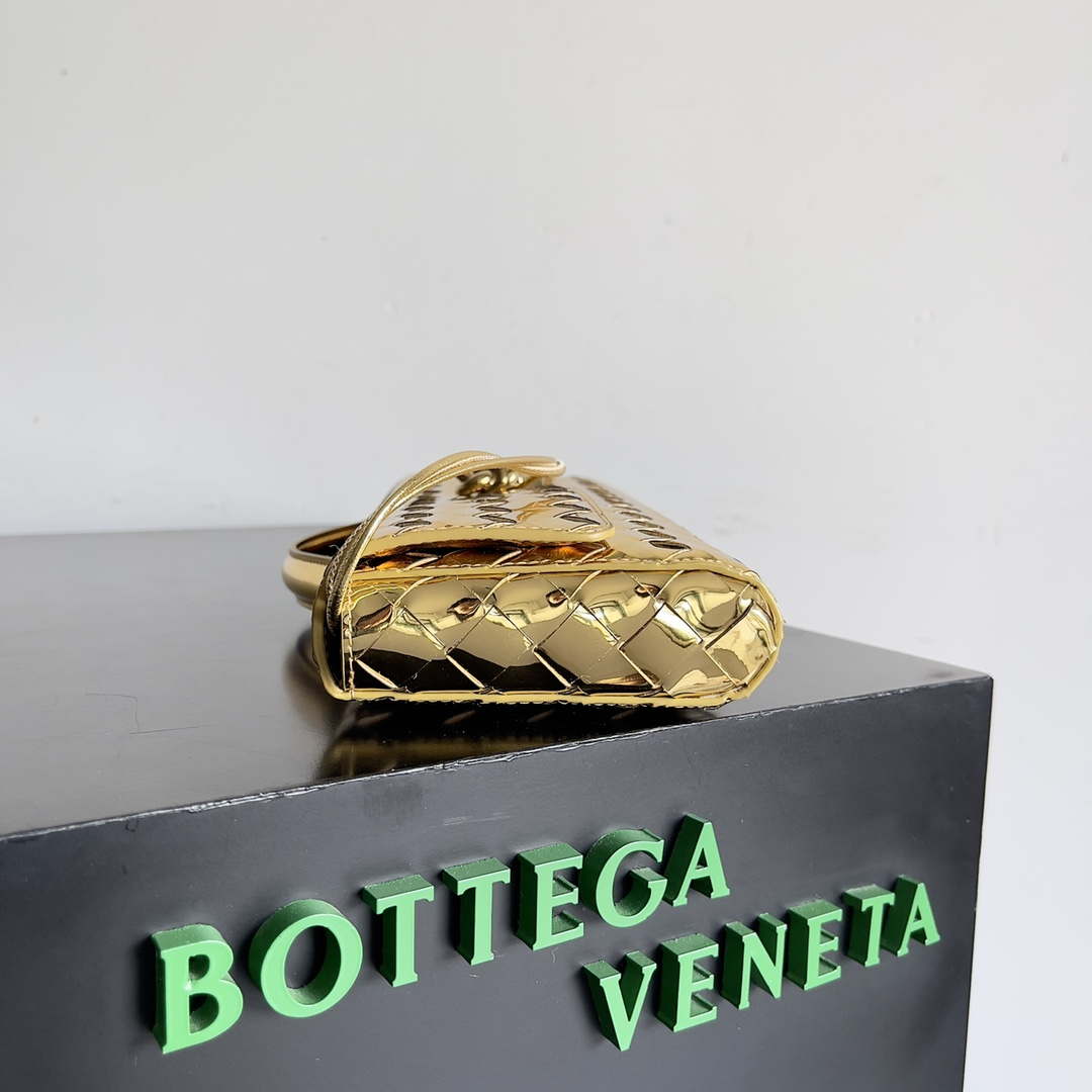 bottega-veneta-bv-741511-long-clutch-andiamo-with-handle-emerald-gold-02-luxibags.ru