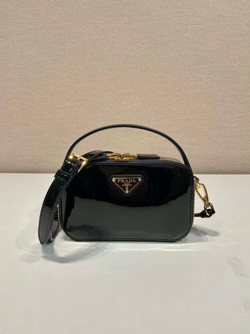 prada-1bh206-odette-patent-leather-mini-bag-black-001-luxibags.ru