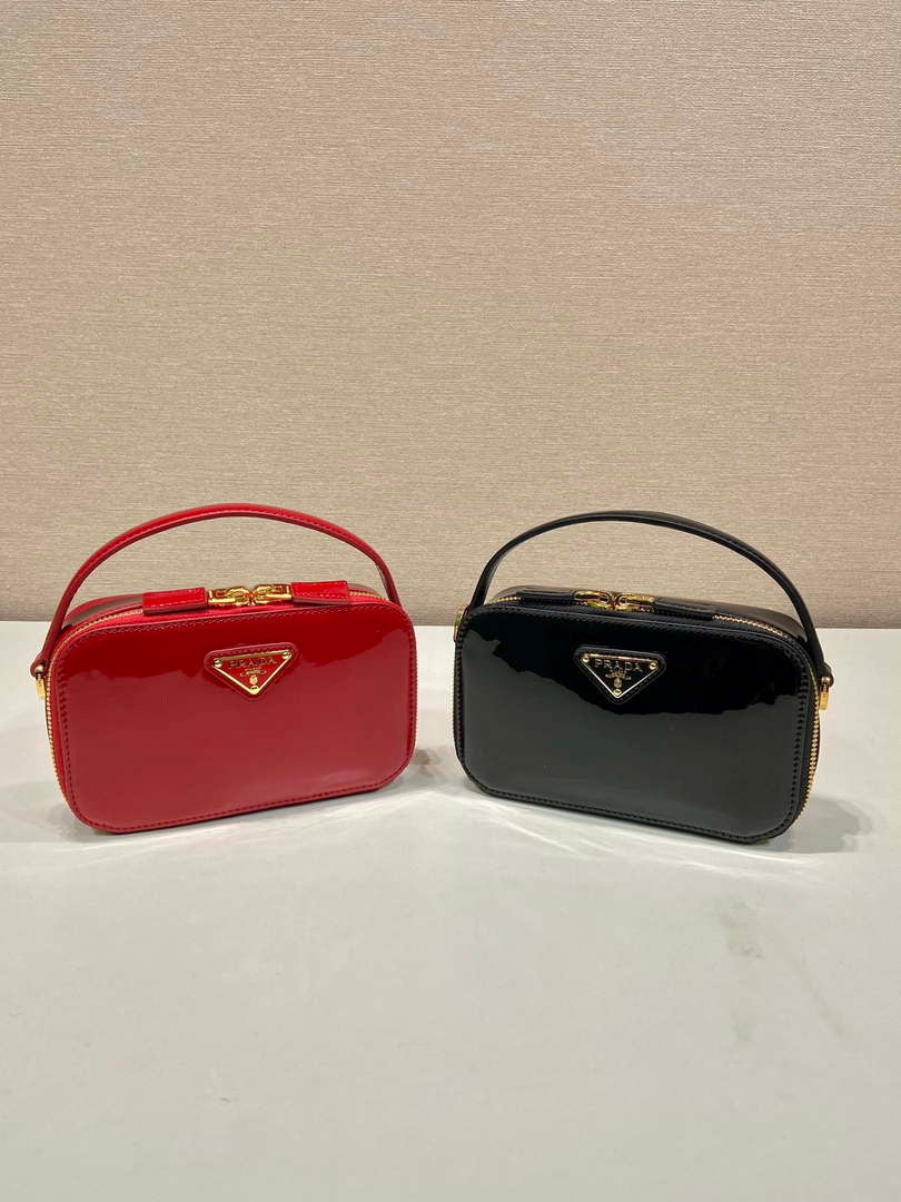 prada-1bh206-odette-patent-leather-mini-bag-red-001-luxibags.ru