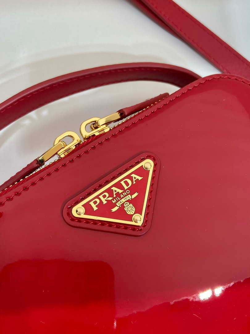 prada-1bh206-odette-patent-leather-mini-bag-red-006-luxibags.ru