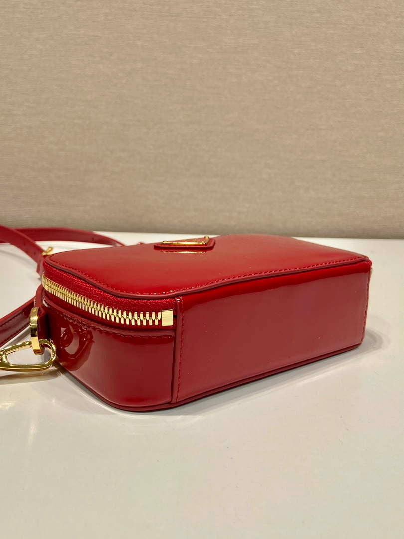 prada-1bh206-odette-patent-leather-mini-bag-red-007-luxibags.ru